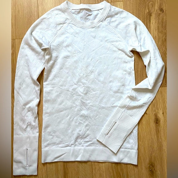 lululemon athletica Tops - Lululemon Athletica long sleeve white work out shirt Size 2/XS